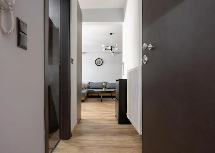 Heart Of Ladadika Ac Smart Tv Self Check-in Apartment